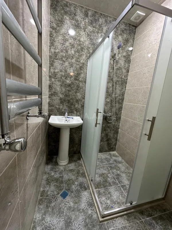 Satılır 2 otaqlı mənzil 83 m²