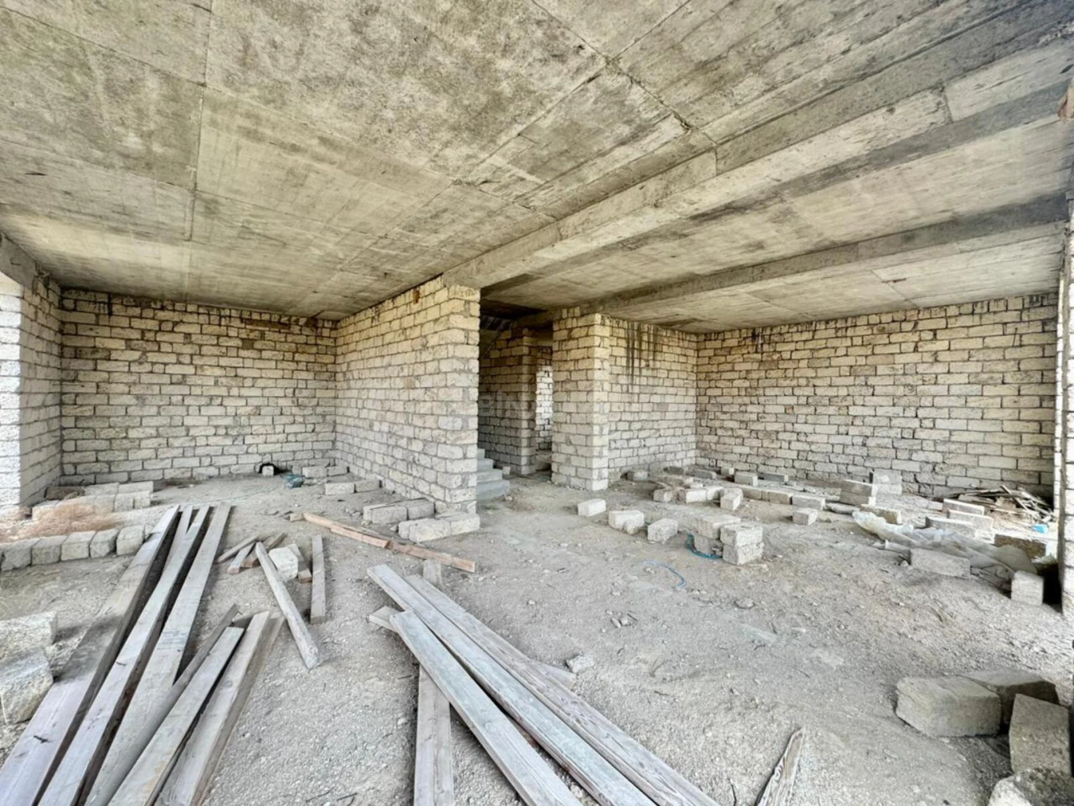 Satılır 6 otaqlı həyət evi 222 m²