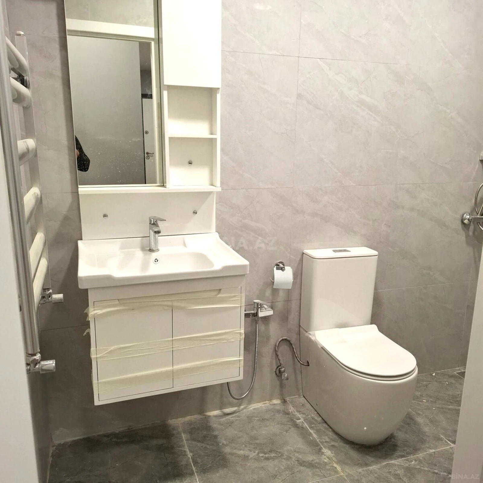 Satılır 2 otaqlı mənzil 92 m²