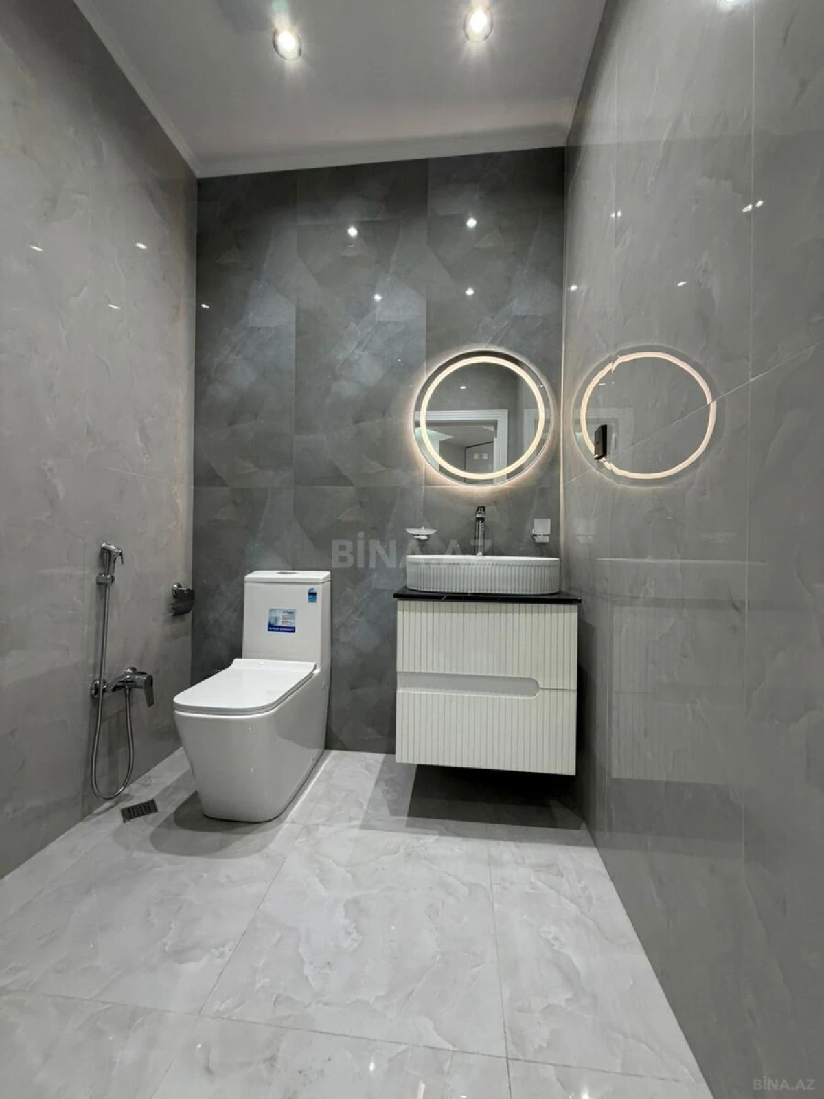 Satılır 3 otaqlı mənzil 107 m²