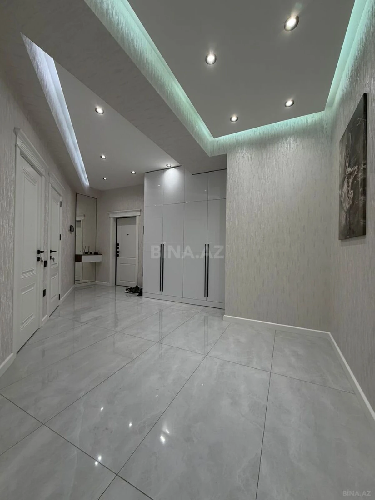 Satılır 3 otaqlı mənzil 107 m²