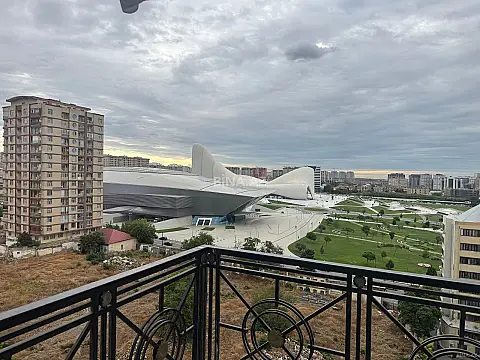 Satılır 4 otaqlı mənzil 120 m²