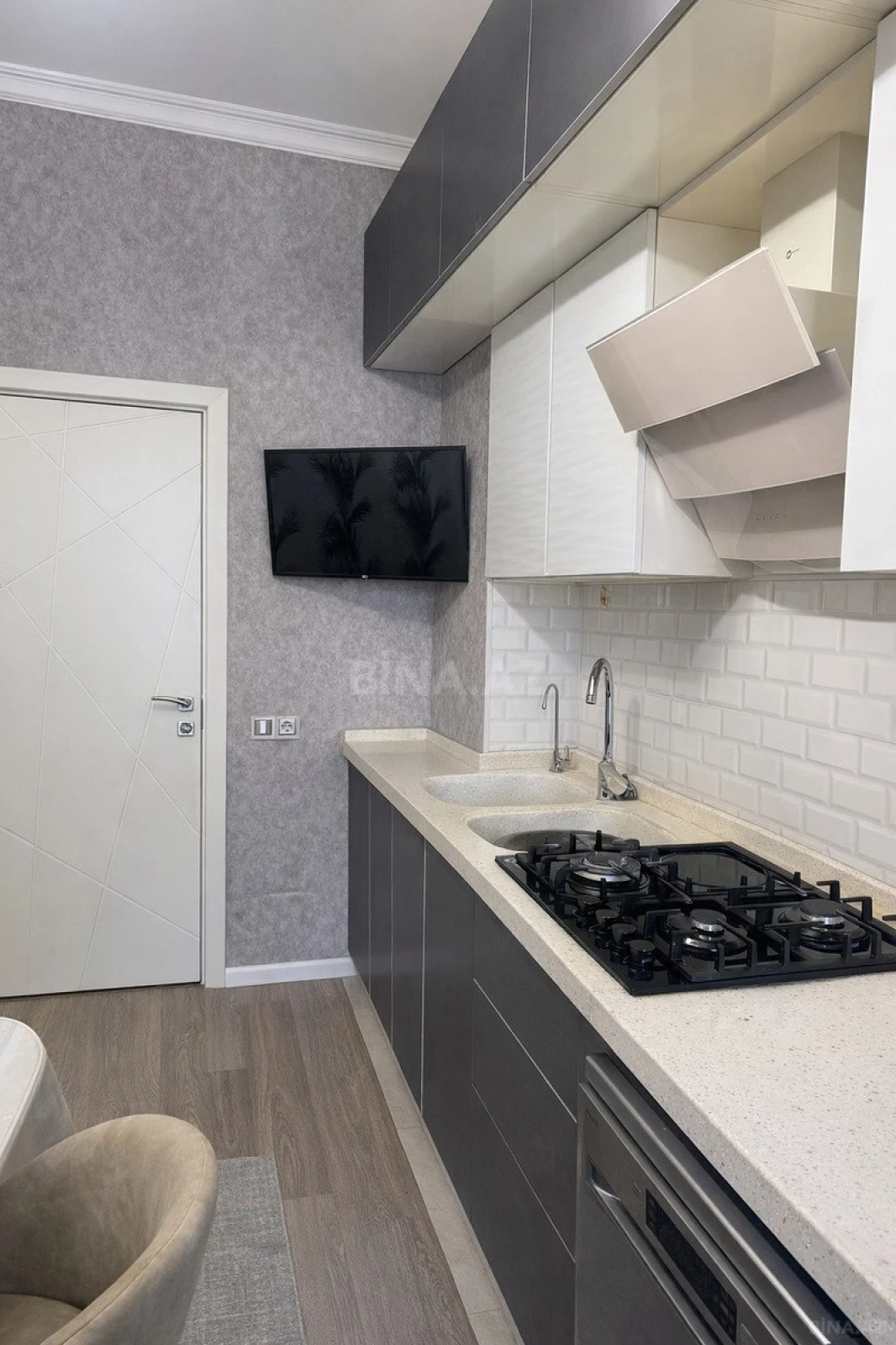 Satılır 4 otaqlı mənzil 120 m²