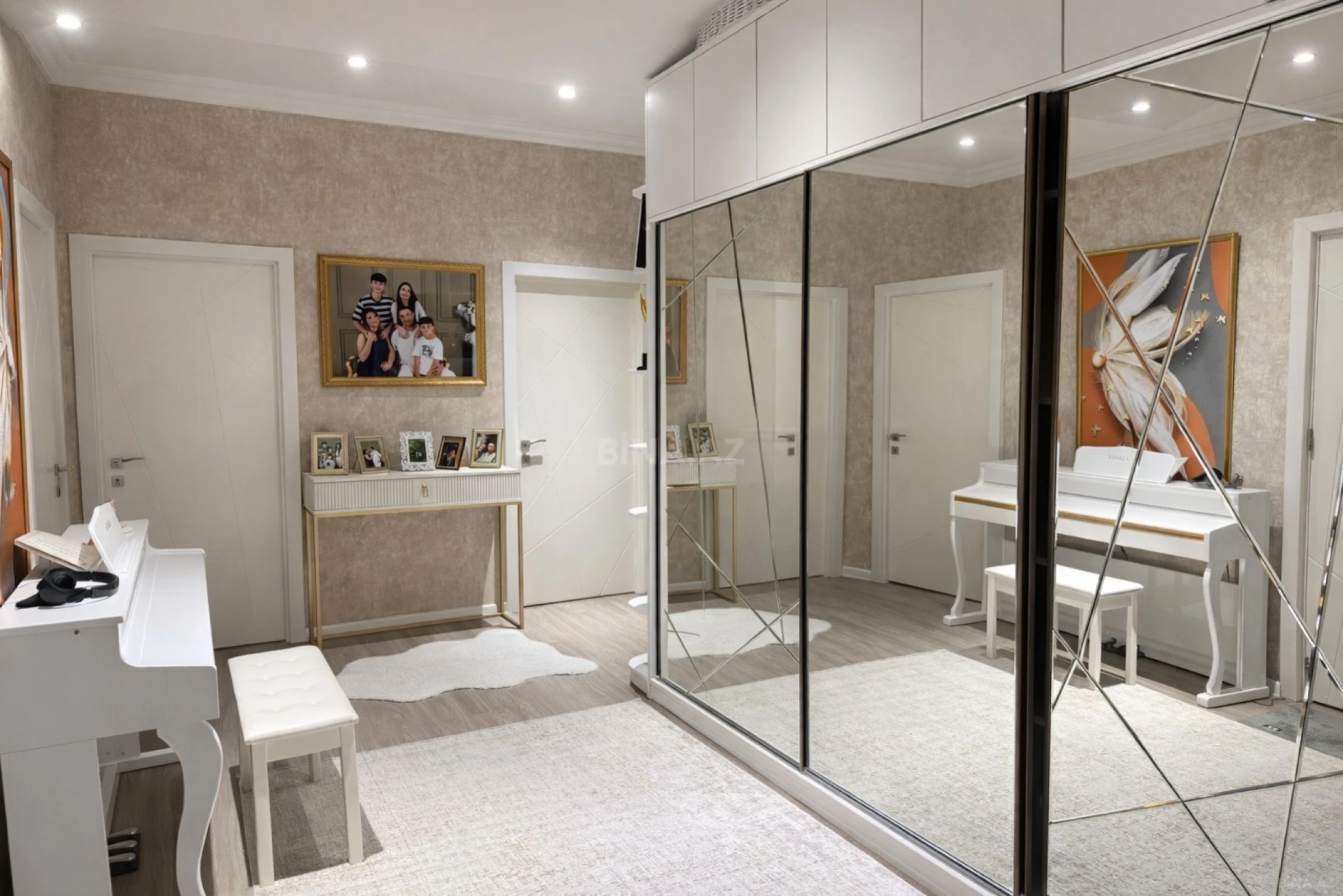 Satılır 4 otaqlı mənzil 120 m²