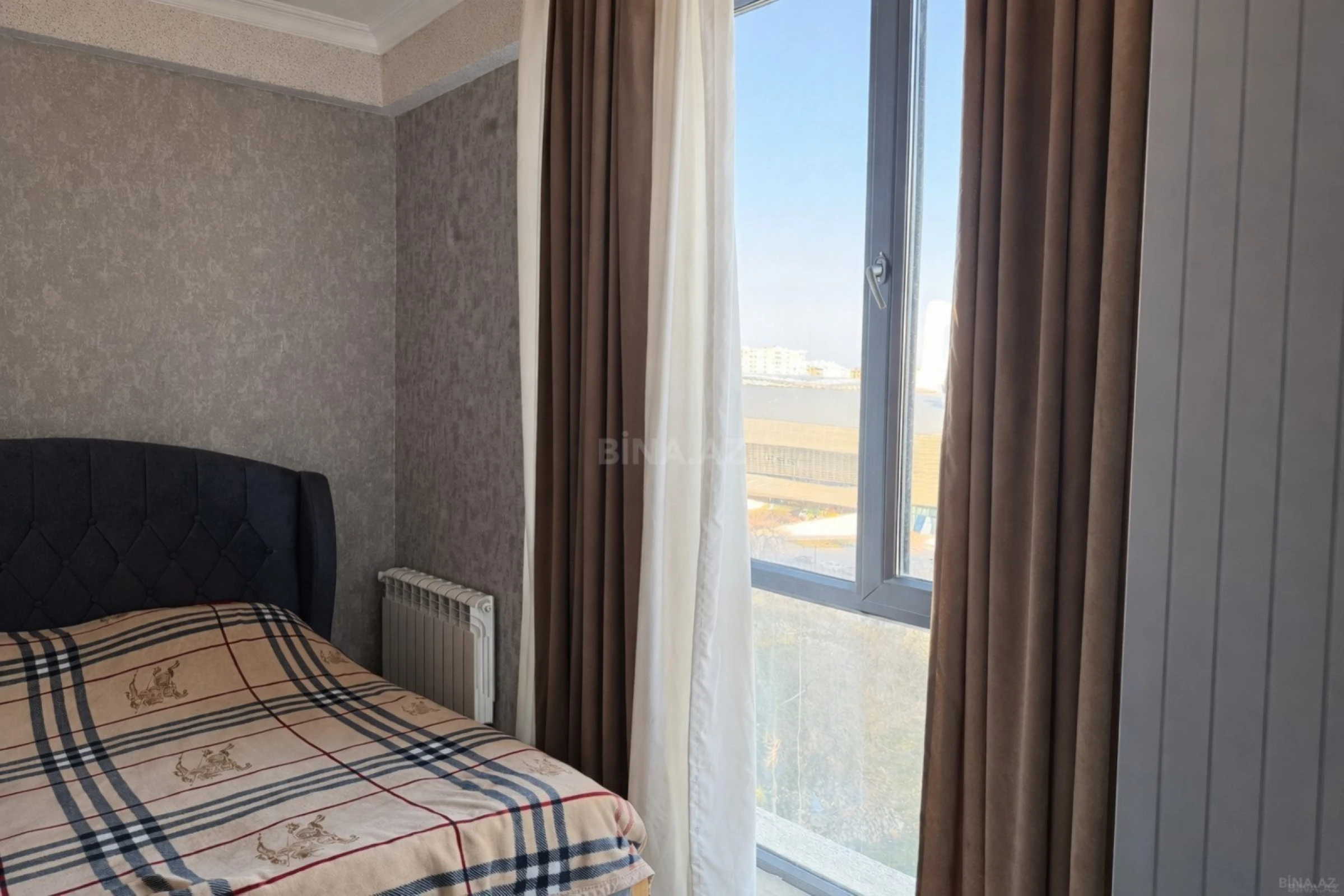 Satılır 4 otaqlı mənzil 120 m²