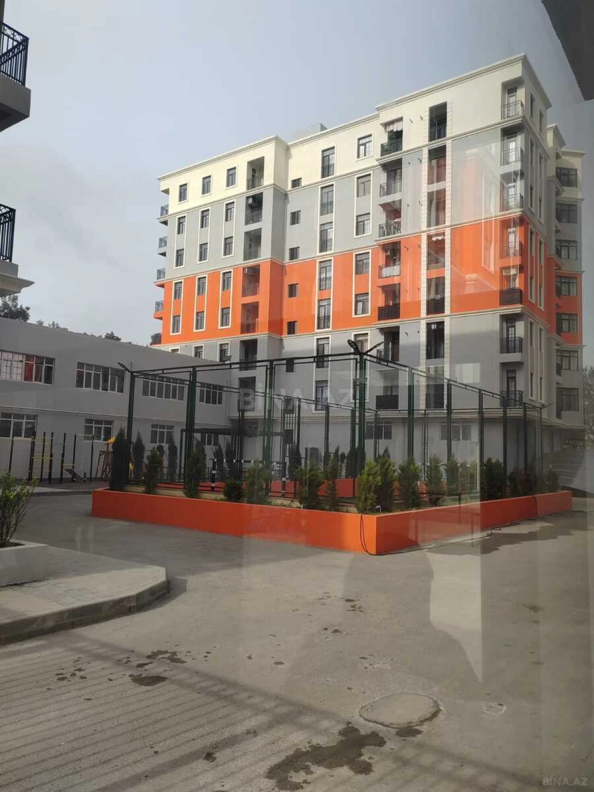 Satılır 4 otaqlı mənzil 143 m²