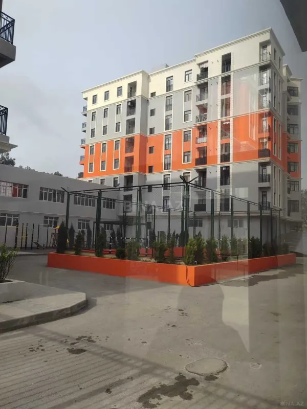 Satılır 4 otaqlı mənzil 143 m²