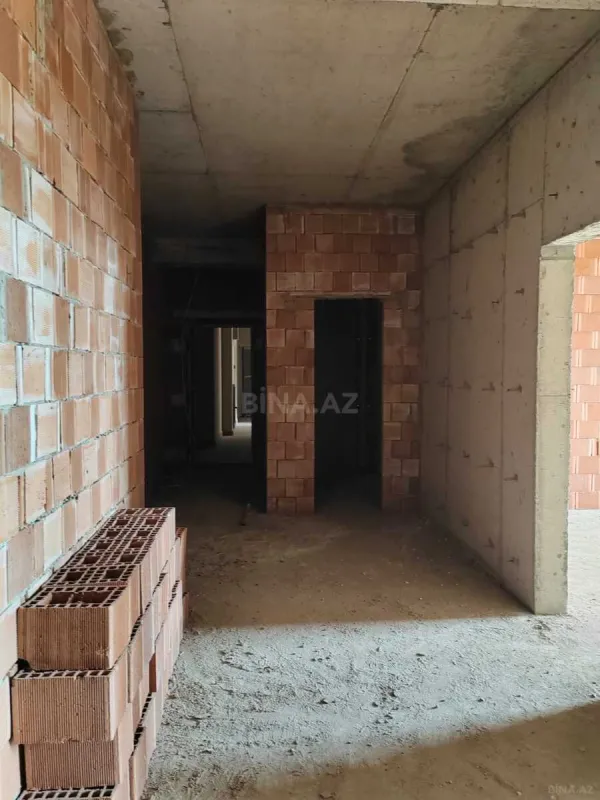 Satılır 4 otaqlı mənzil 143 m²