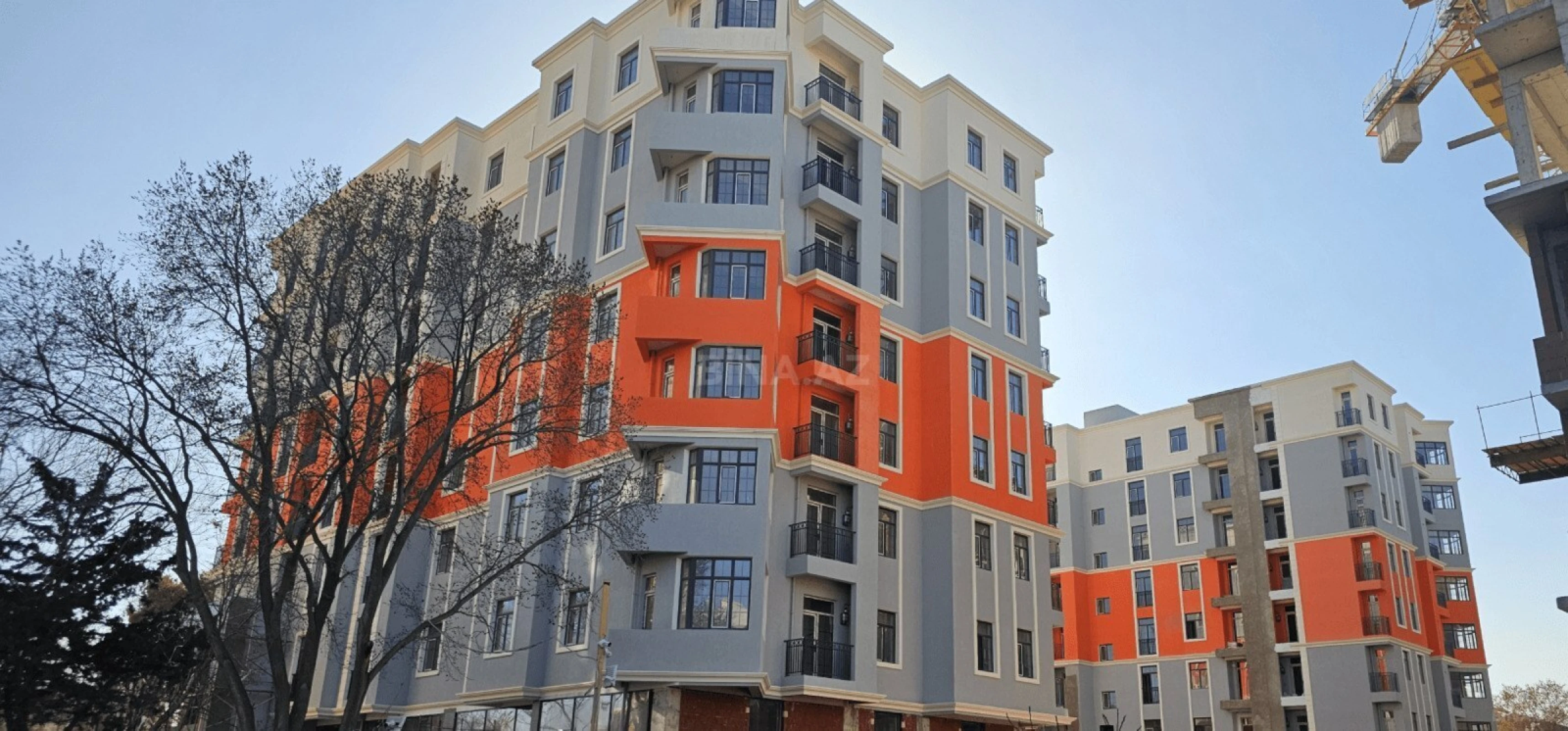 Satılır 4 otaqlı mənzil 143 m²