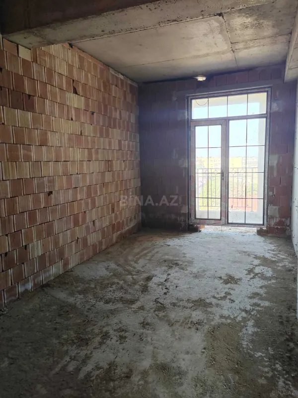 Satılır 4 otaqlı mənzil 143 m²