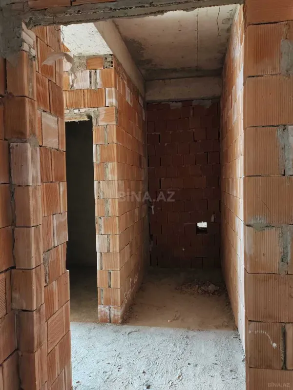 Satılır 4 otaqlı mənzil 143 m²