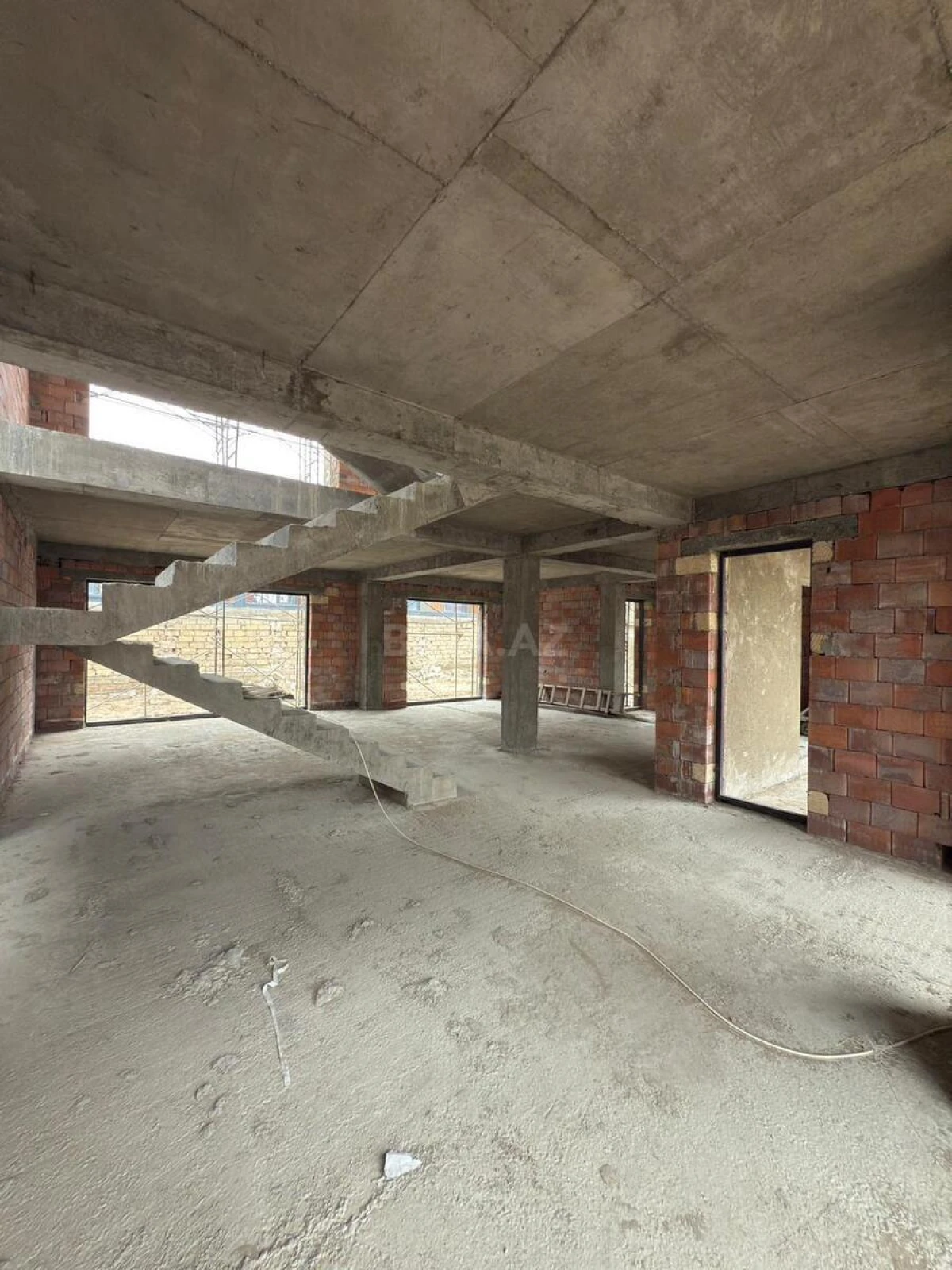 Satılır 6 otaqlı həyət evi 360 m²