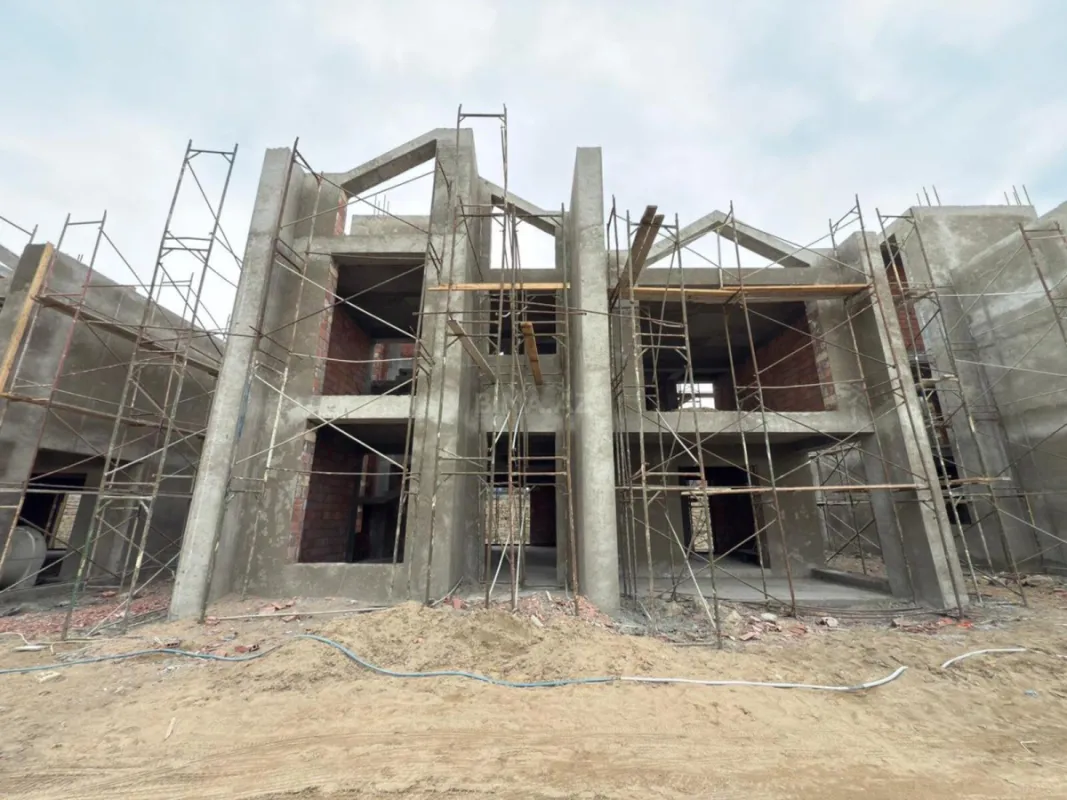 Satılır 6 otaqlı həyət evi 360 m²