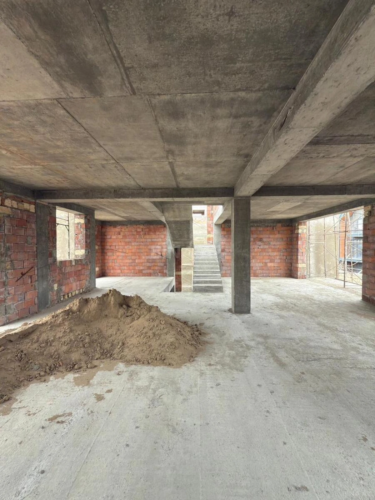 Satılır 6 otaqlı həyət evi 360 m²