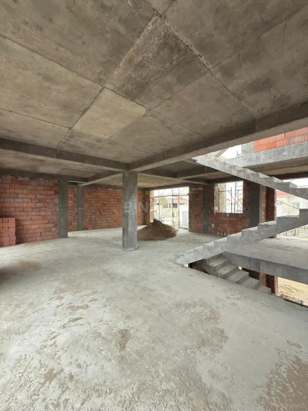 Satılır 6 otaqlı həyət evi 360 m²