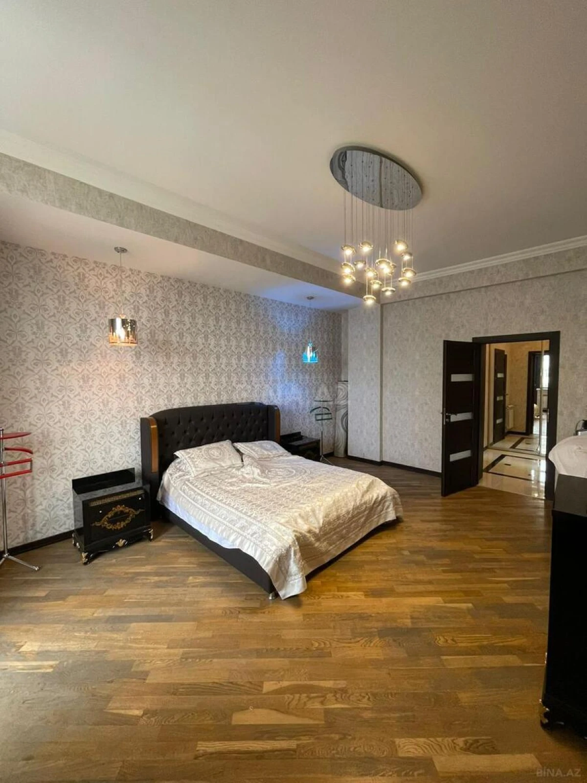 Satılır 5 otaqlı mənzil 230 m²