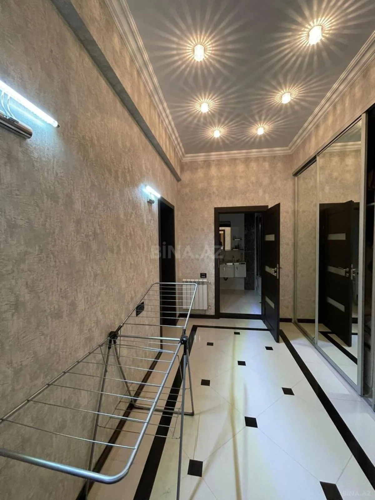 Satılır 5 otaqlı mənzil 230 m²