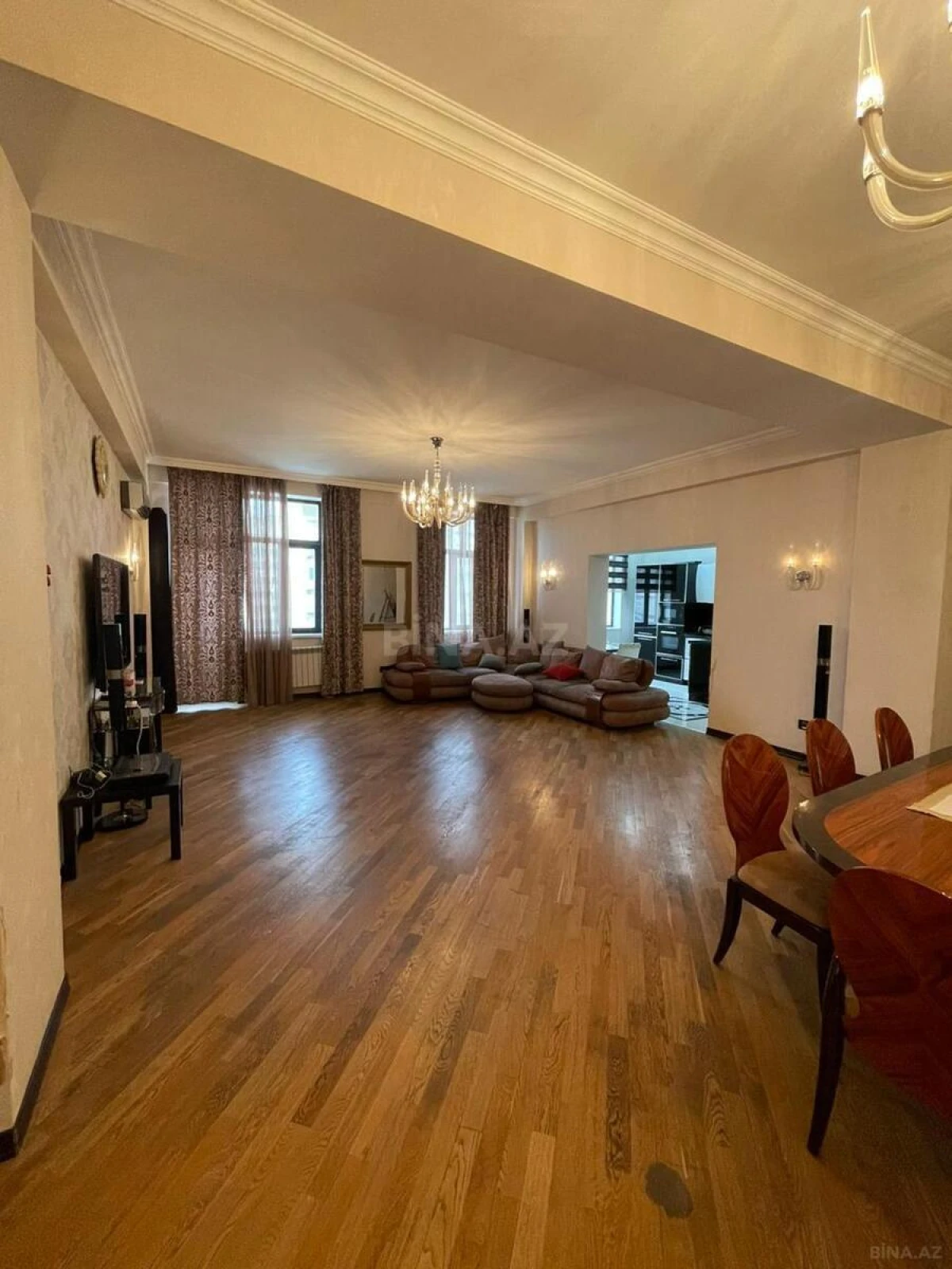 Satılır 5 otaqlı mənzil 230 m²