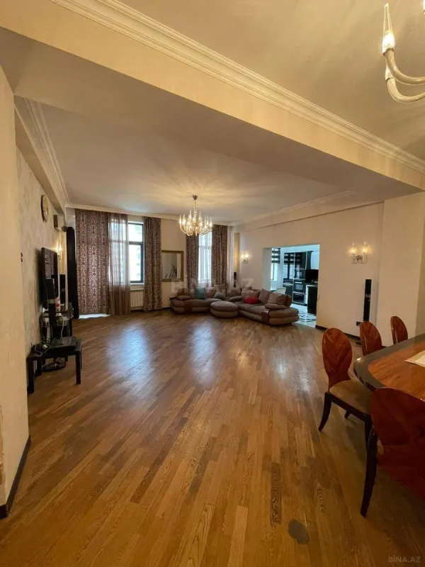 Satılır 5 otaqlı mənzil 230 m²