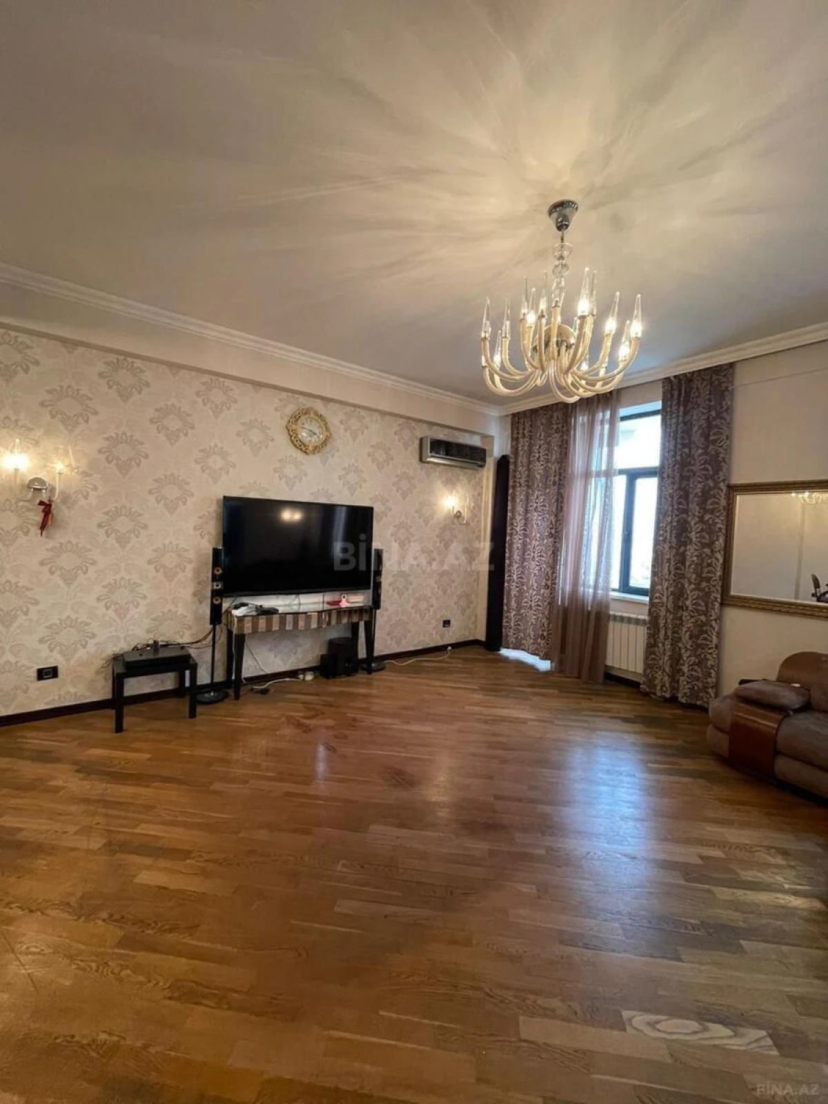 Satılır 5 otaqlı mənzil 230 m²