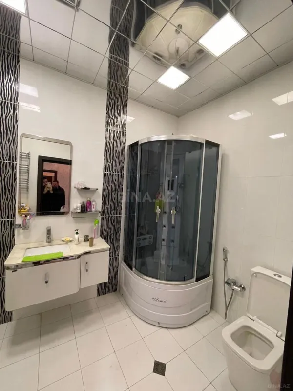 Satılır 5 otaqlı mənzil 230 m²