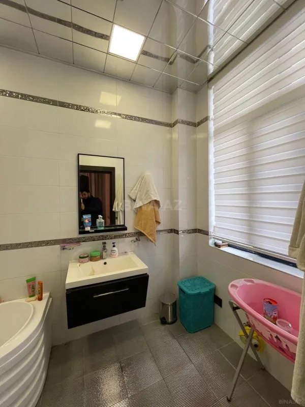 Satılır 5 otaqlı mənzil 230 m²