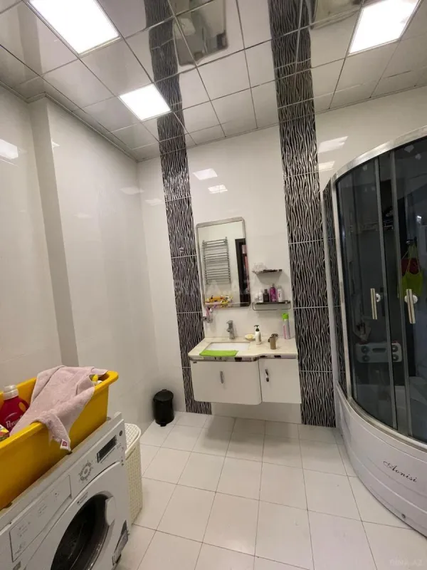 Satılır 5 otaqlı mənzil 230 m²