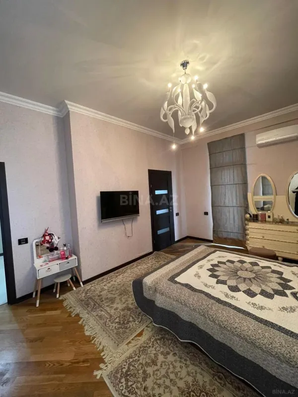 Satılır 5 otaqlı mənzil 230 m²