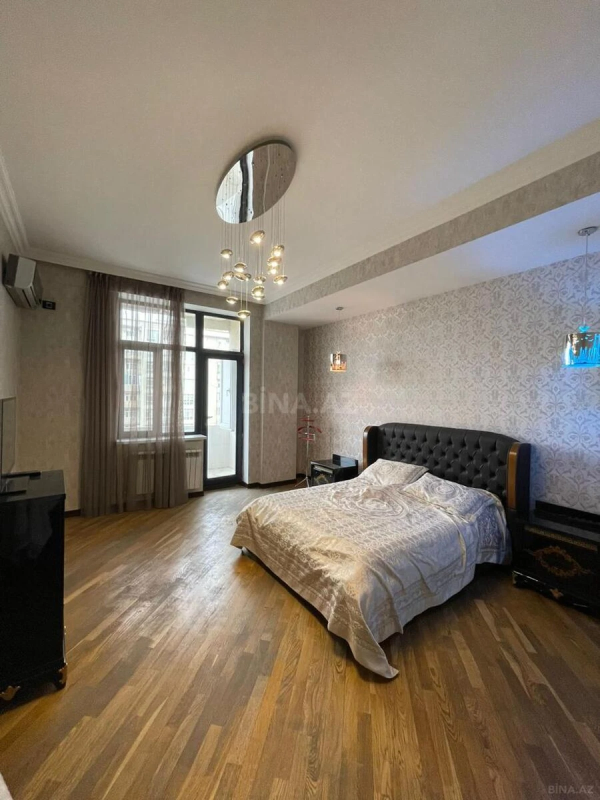 Satılır 5 otaqlı mənzil 230 m²
