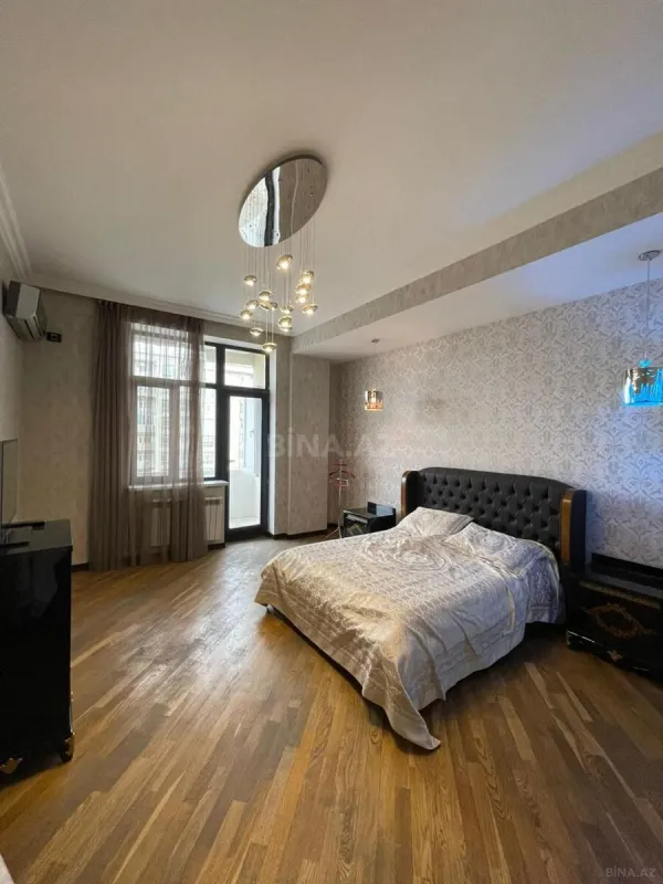 Satılır 5 otaqlı mənzil 230 m²