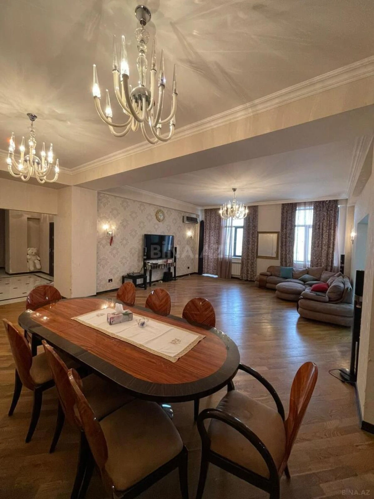 Satılır 5 otaqlı mənzil 230 m²