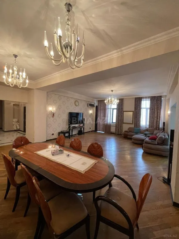 Satılır 5 otaqlı mənzil 230 m²