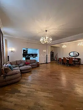 Satılır 5 otaqlı mənzil 230 m²