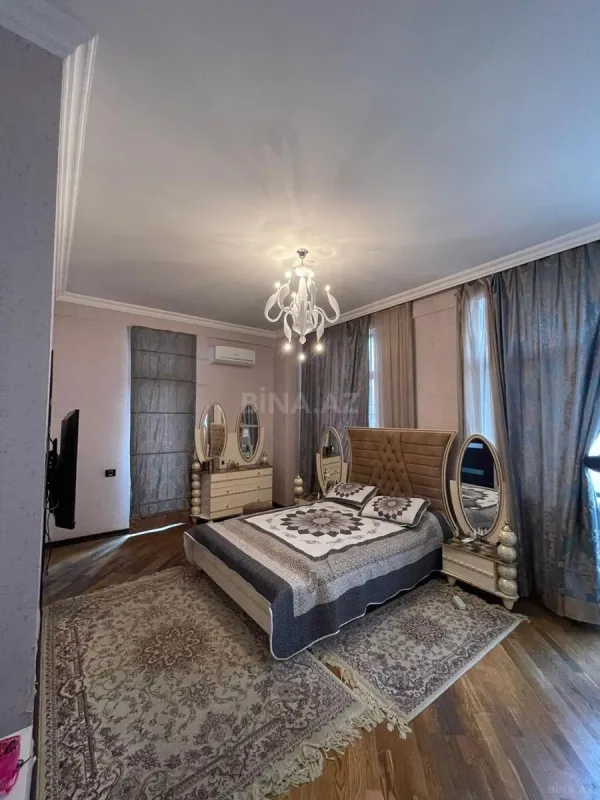 Satılır 5 otaqlı mənzil 230 m²