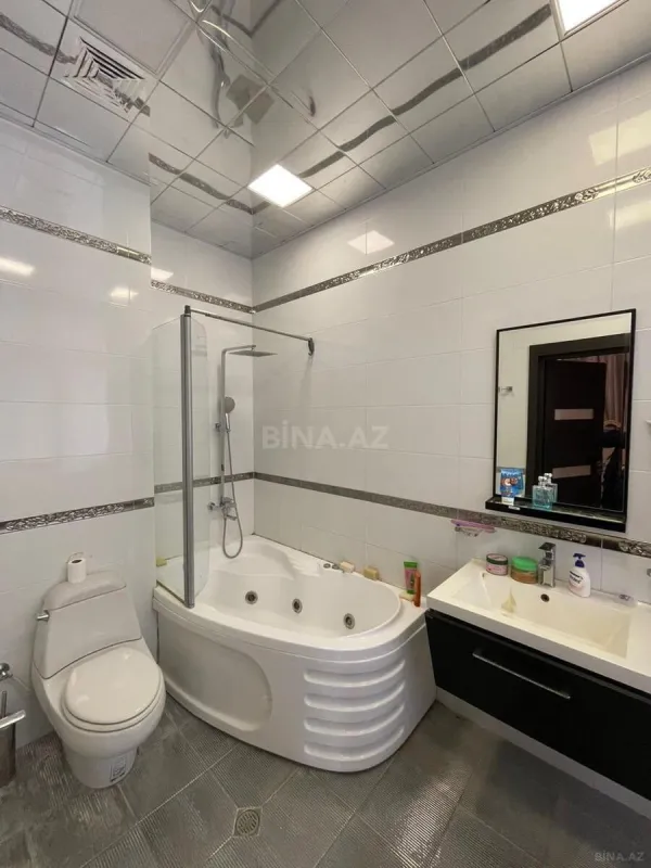 Satılır 5 otaqlı mənzil 230 m²
