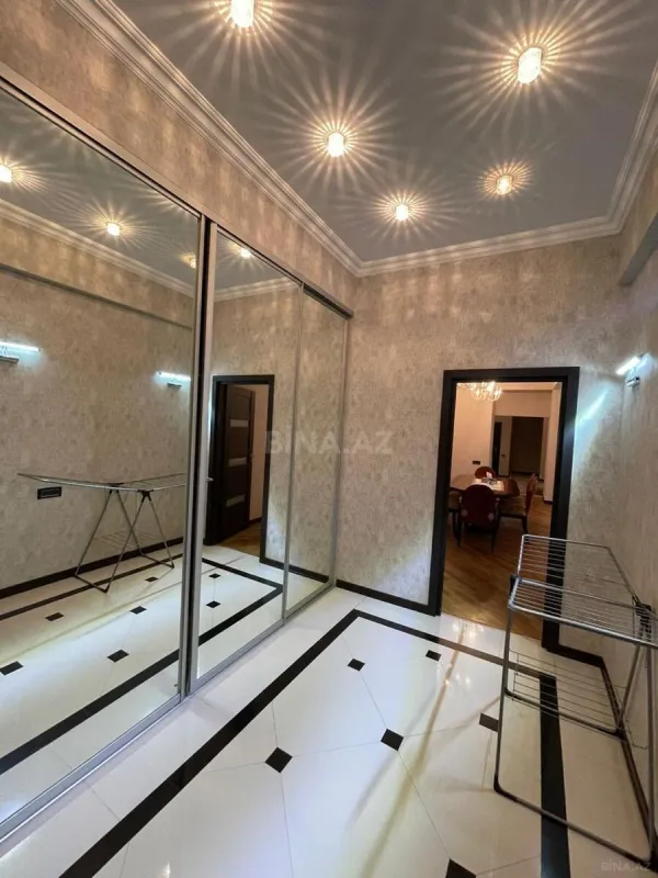 Satılır 5 otaqlı mənzil 230 m²