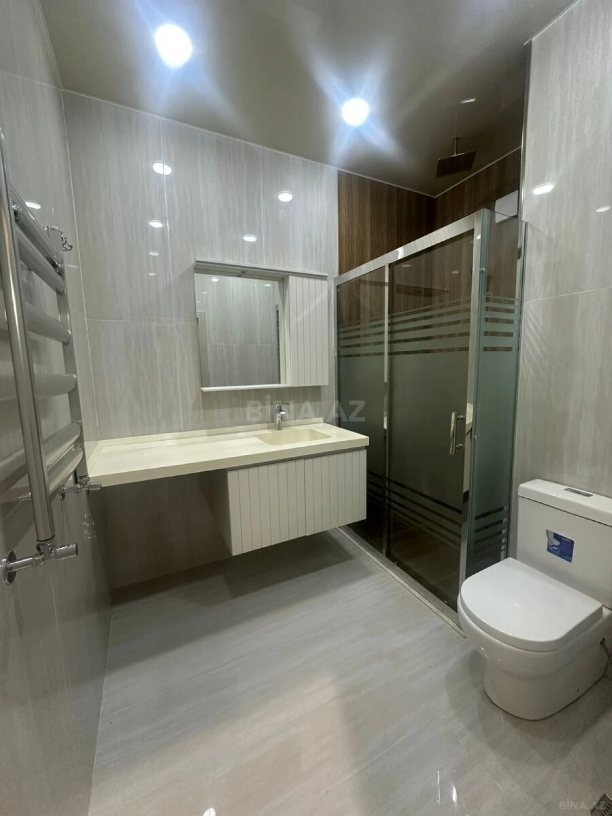 Satılır 3 otaqlı mənzil 148 m²