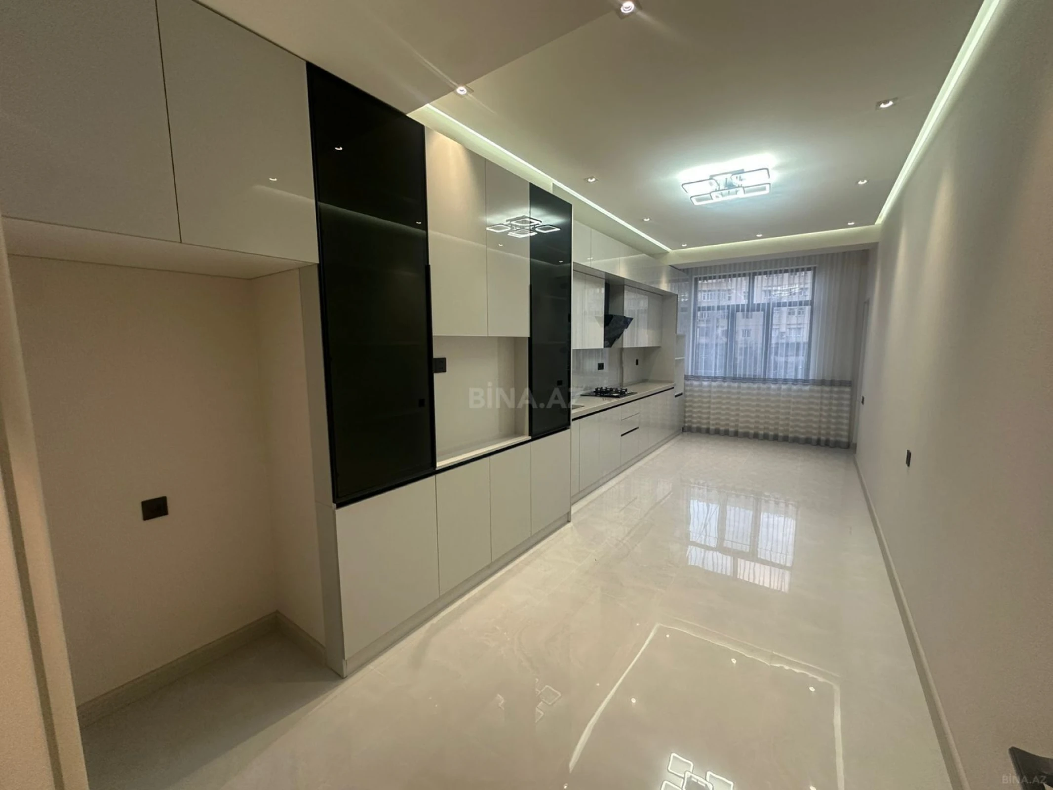 Satılır 3 otaqlı mənzil 148 m²