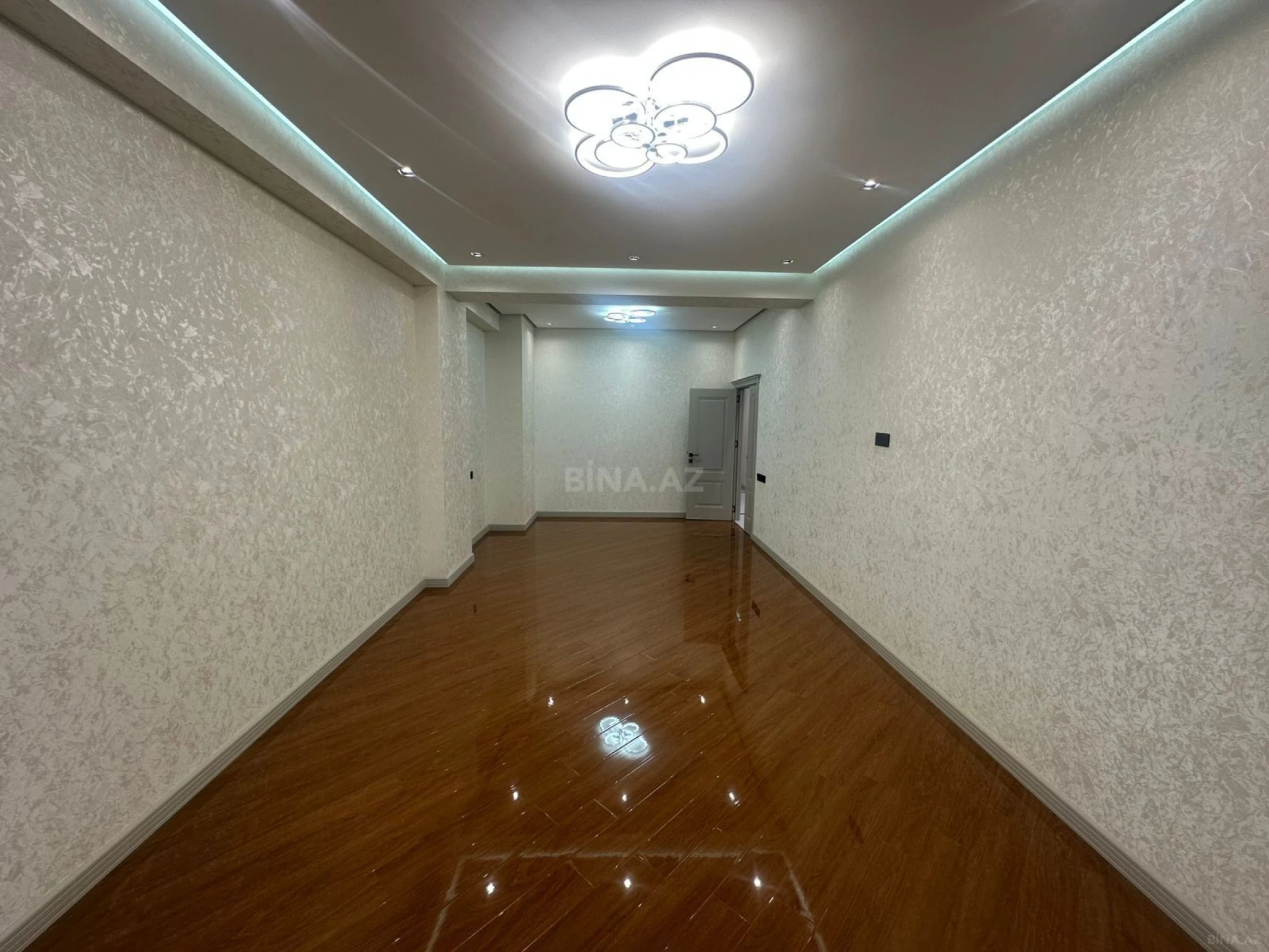 Satılır 3 otaqlı mənzil 148 m²