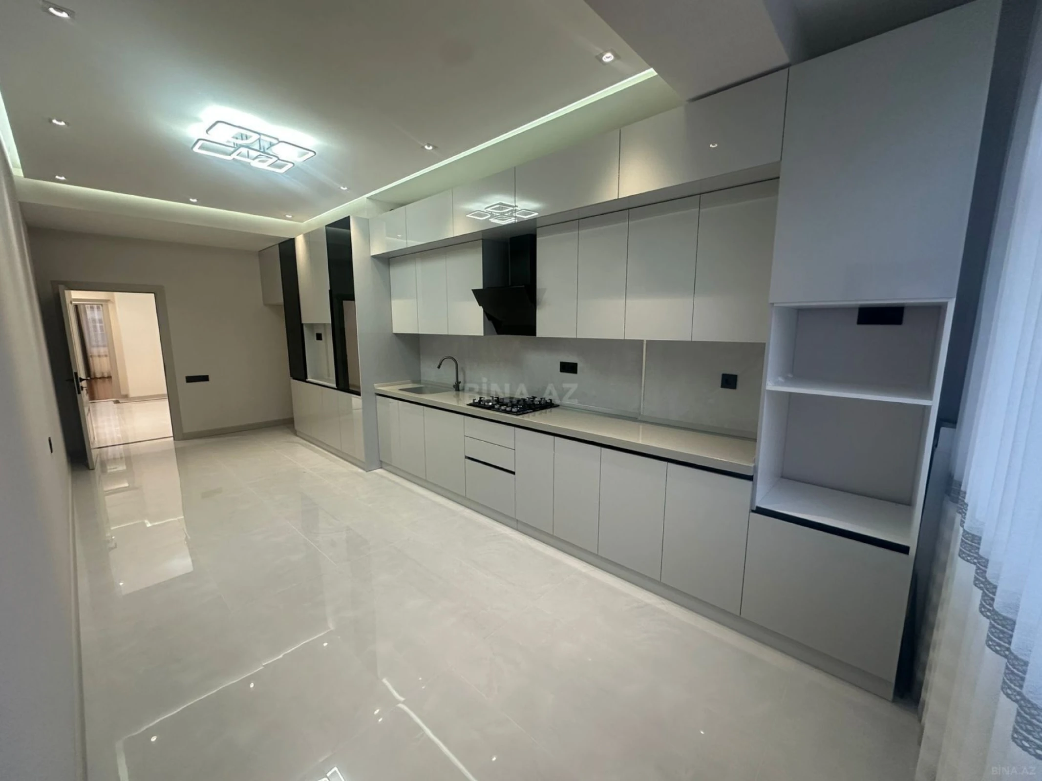 Satılır 3 otaqlı mənzil 148 m²