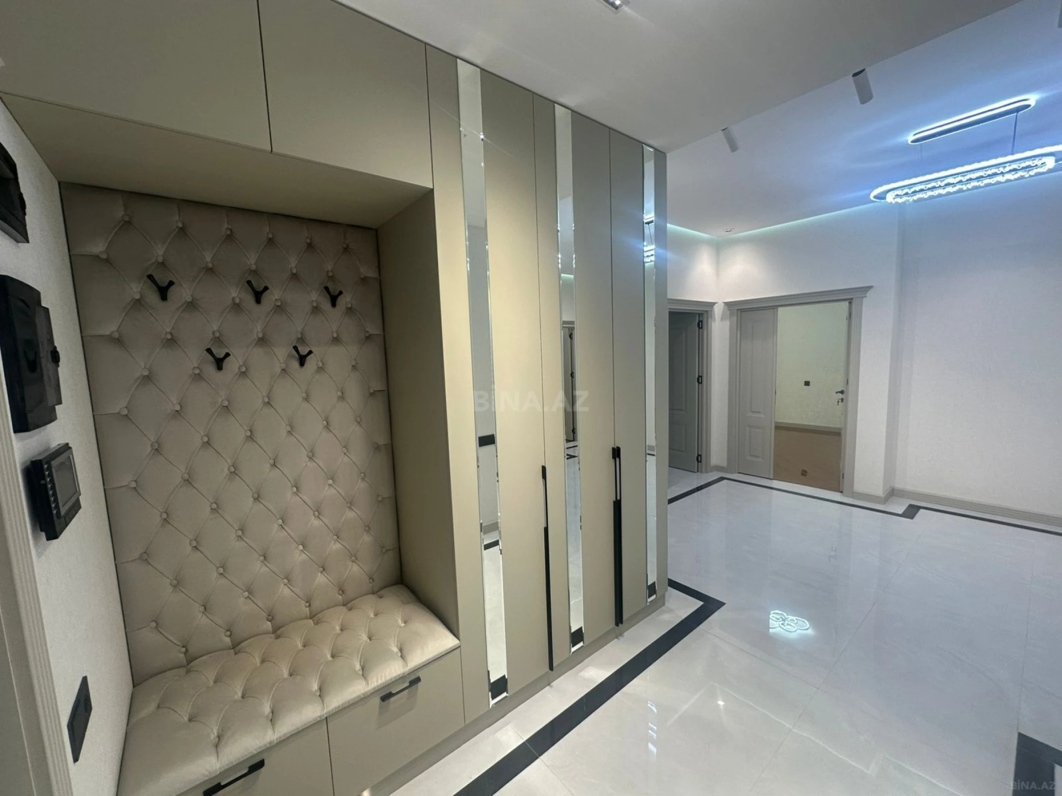 Satılır 3 otaqlı mənzil 148 m²