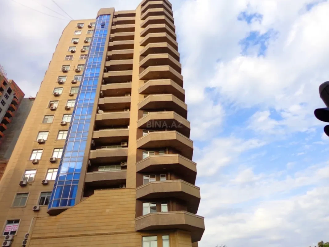 Satılır 4 otaqlı mənzil 160 m²