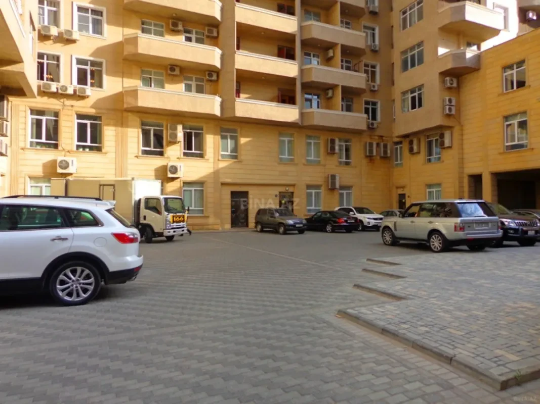 Satılır 4 otaqlı mənzil 160 m²