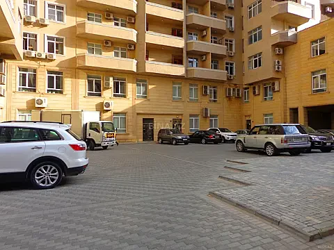 Satılır 4 otaqlı mənzil 160 m²