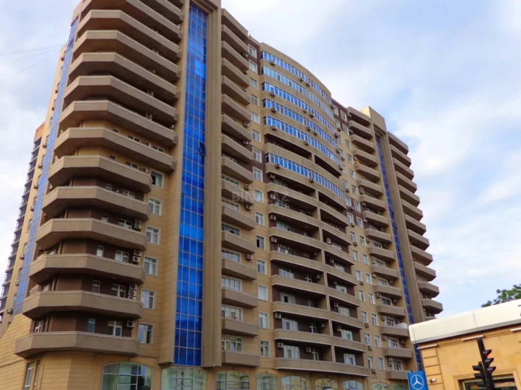 Satılır 4 otaqlı mənzil 160 m²