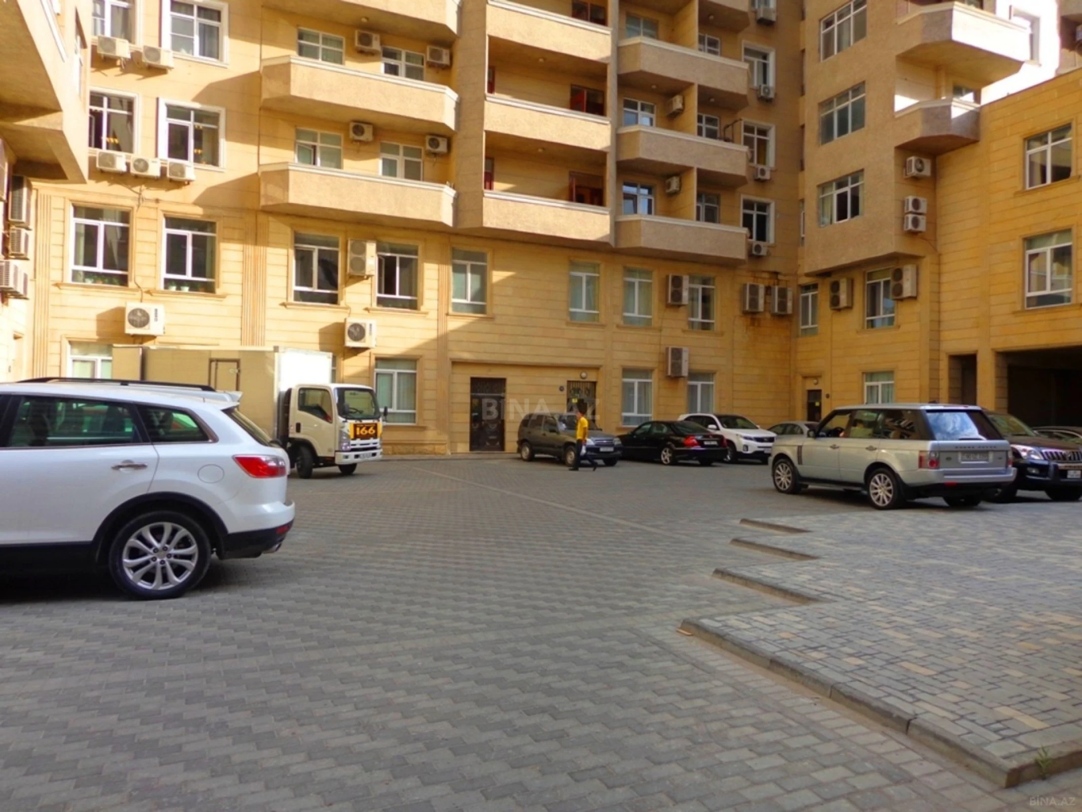 Satılır 4 otaqlı mənzil 160 m²