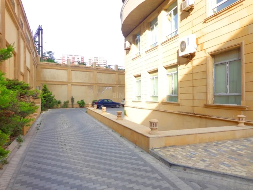 Satılır 4 otaqlı mənzil 160 m²