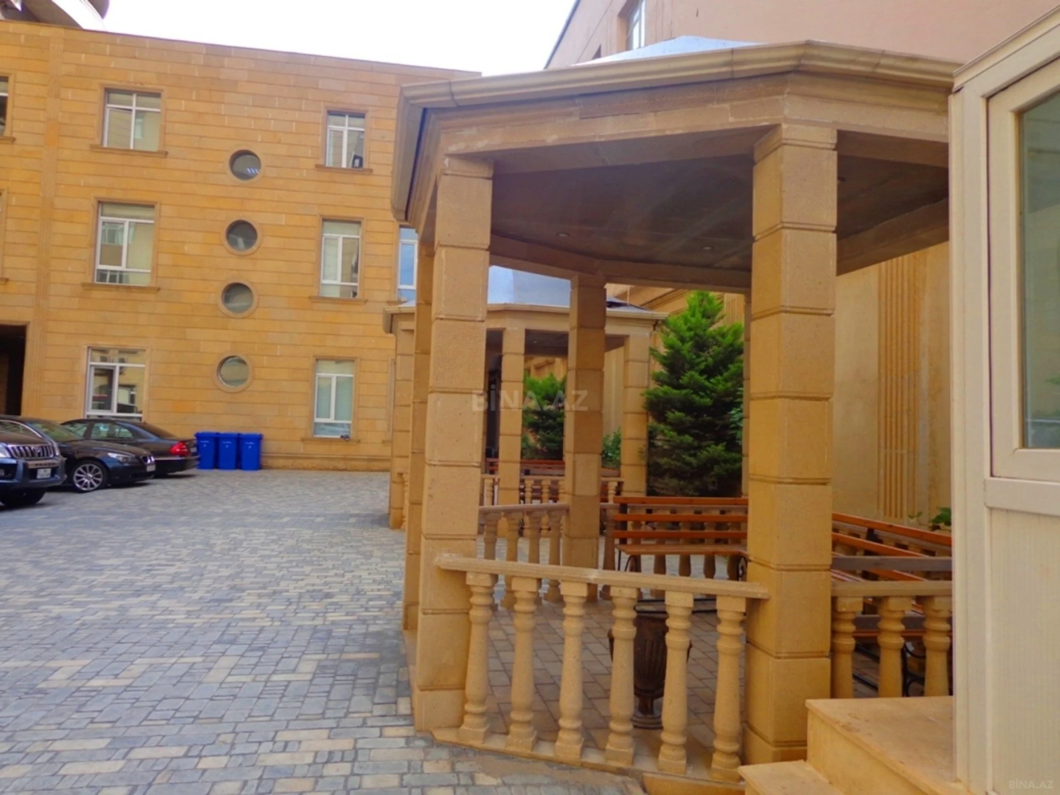 Satılır 4 otaqlı mənzil 160 m²