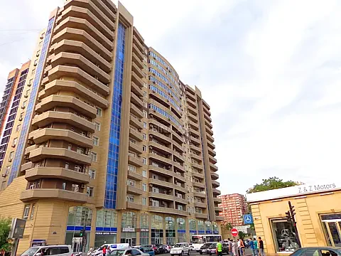 Satılır 4 otaqlı mənzil 160 m²