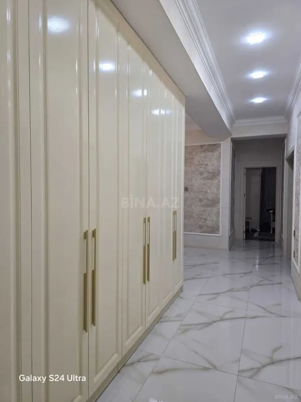 Satılır 4 otaqlı mənzil 140 m²